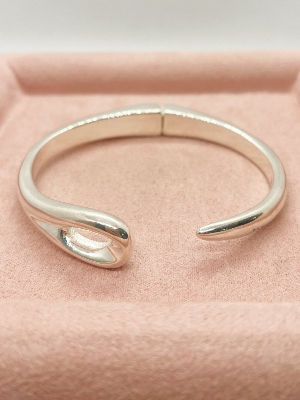 UNO de 50 Silver Hinged Cuff Bracelet - Picture 2 of 3